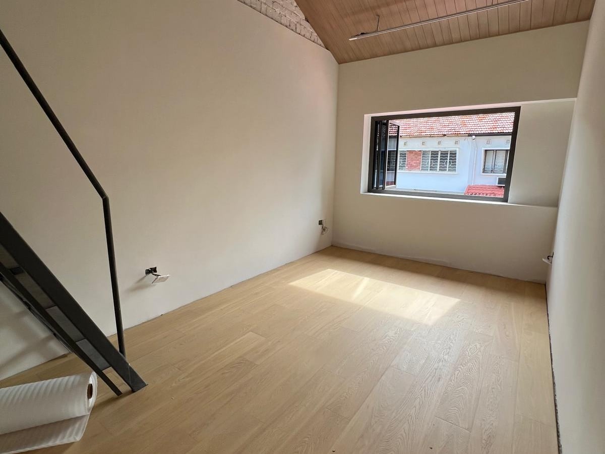 Aluminium ceiling panels with a timber look finish in a covered space