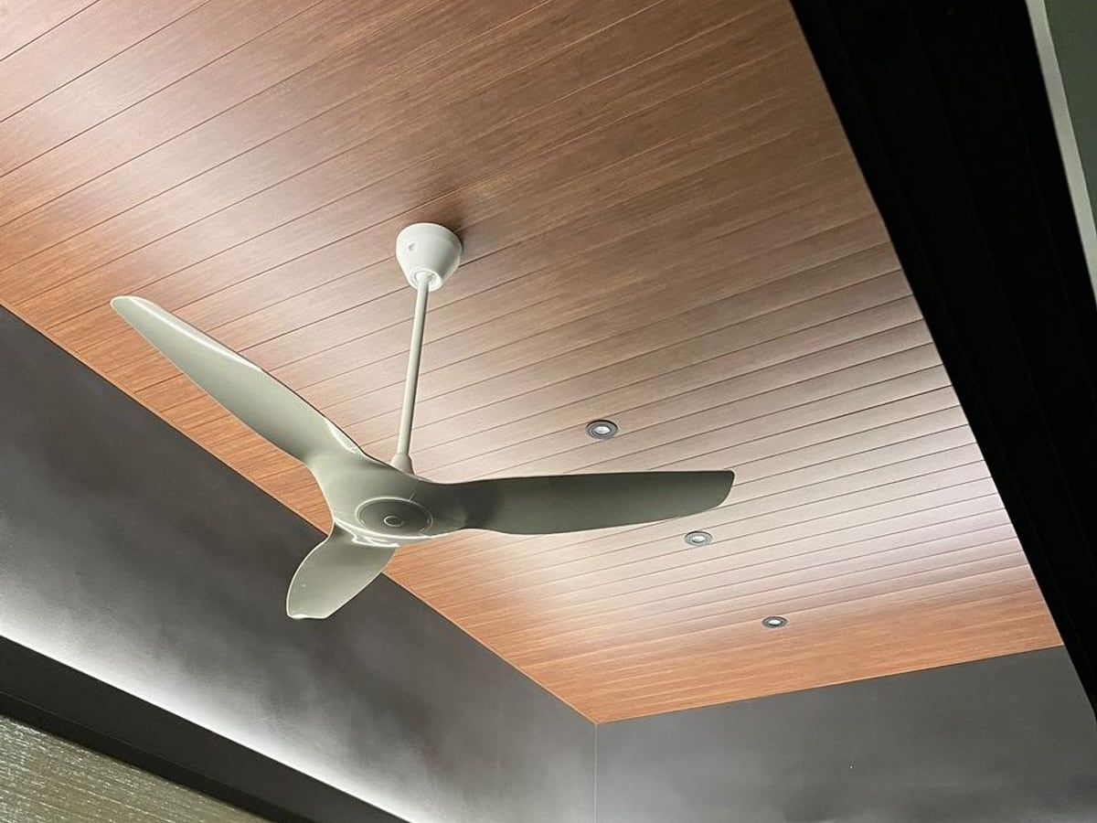 Aluminium ceiling panels with timber look finish and a ceiling fan