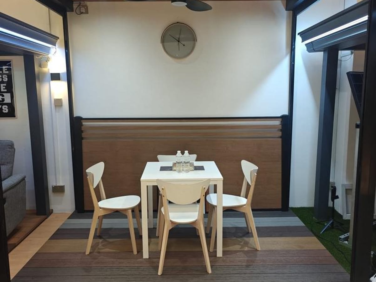 Aluminium ceiling with timber look finish above a dining area